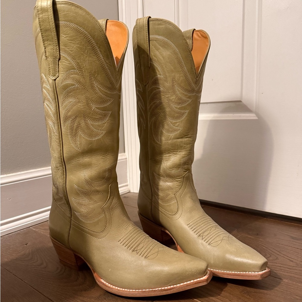 Brand new Tecovas Annie in Light Sage